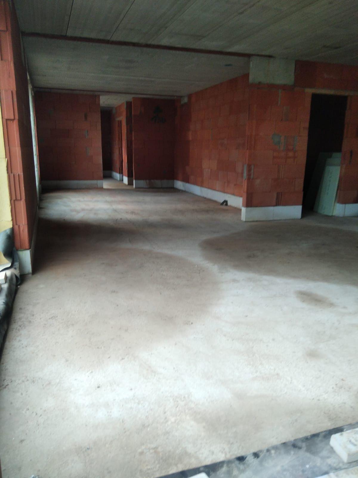 Ruwbouw binnenzicht met snelbouwmetselwerk en betonnen welfsels